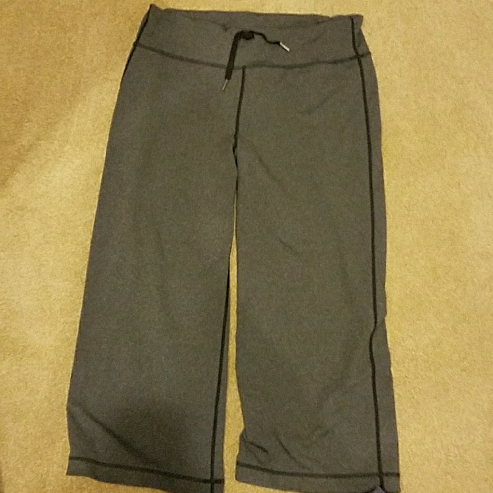 Cropped LuluLemon pants